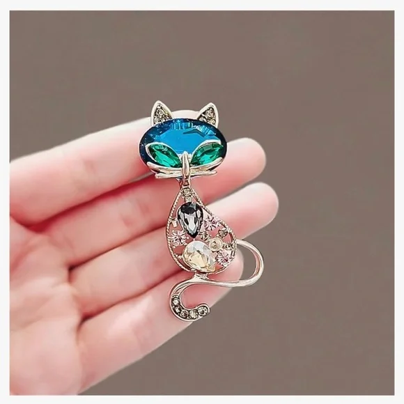 Elegant Blue and Green Cat Brooch - Picture 4 of 6